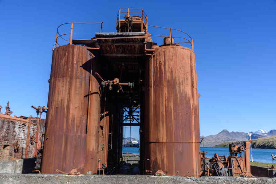 Islas Georgias del Sur 047 - Grytviken - estación ballenera abandonada.jpg